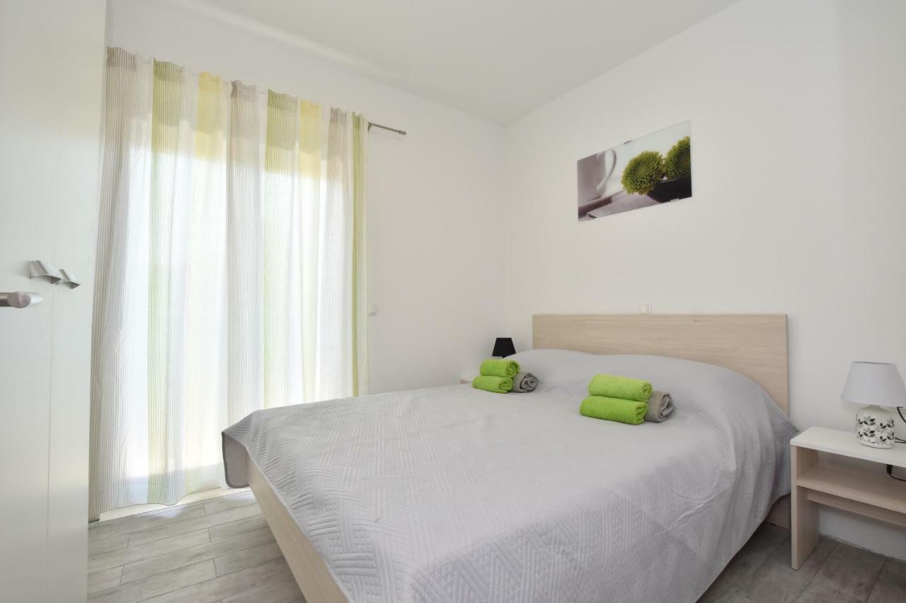 Apartmani Iva&Ante Dugi Rat Buitenkant foto