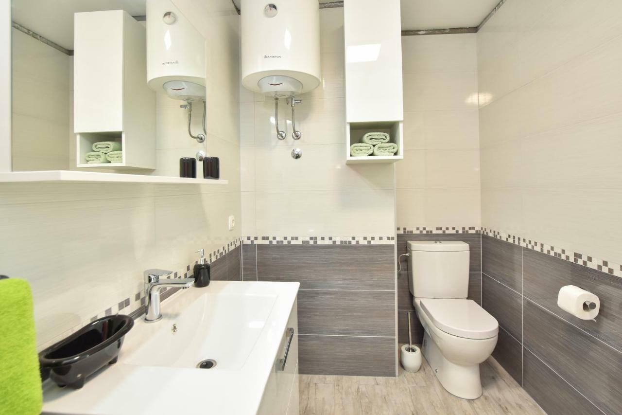 Apartmani Iva&Ante Dugi Rat Buitenkant foto