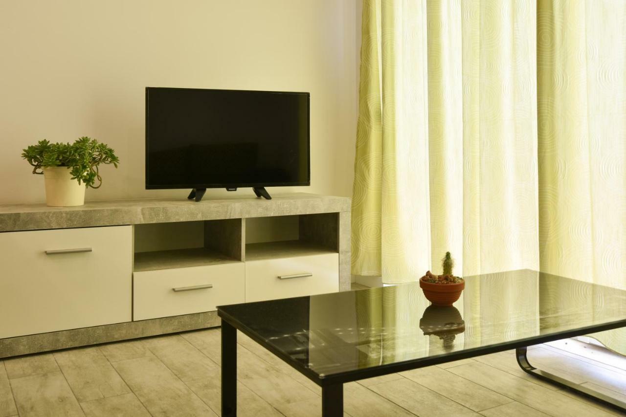 Apartmani Iva&Ante Dugi Rat Buitenkant foto