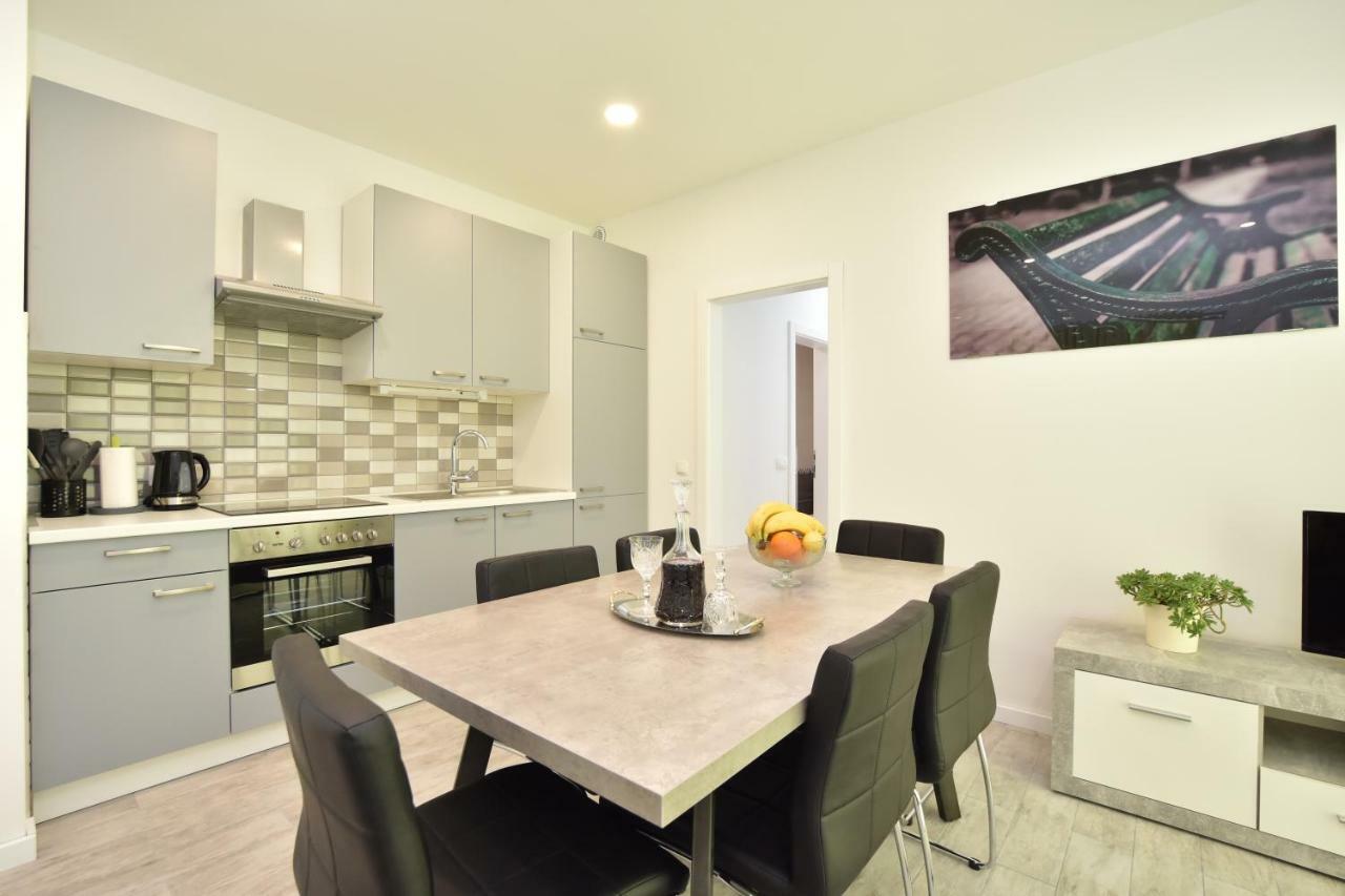 Apartmani Iva&Ante Dugi Rat Buitenkant foto