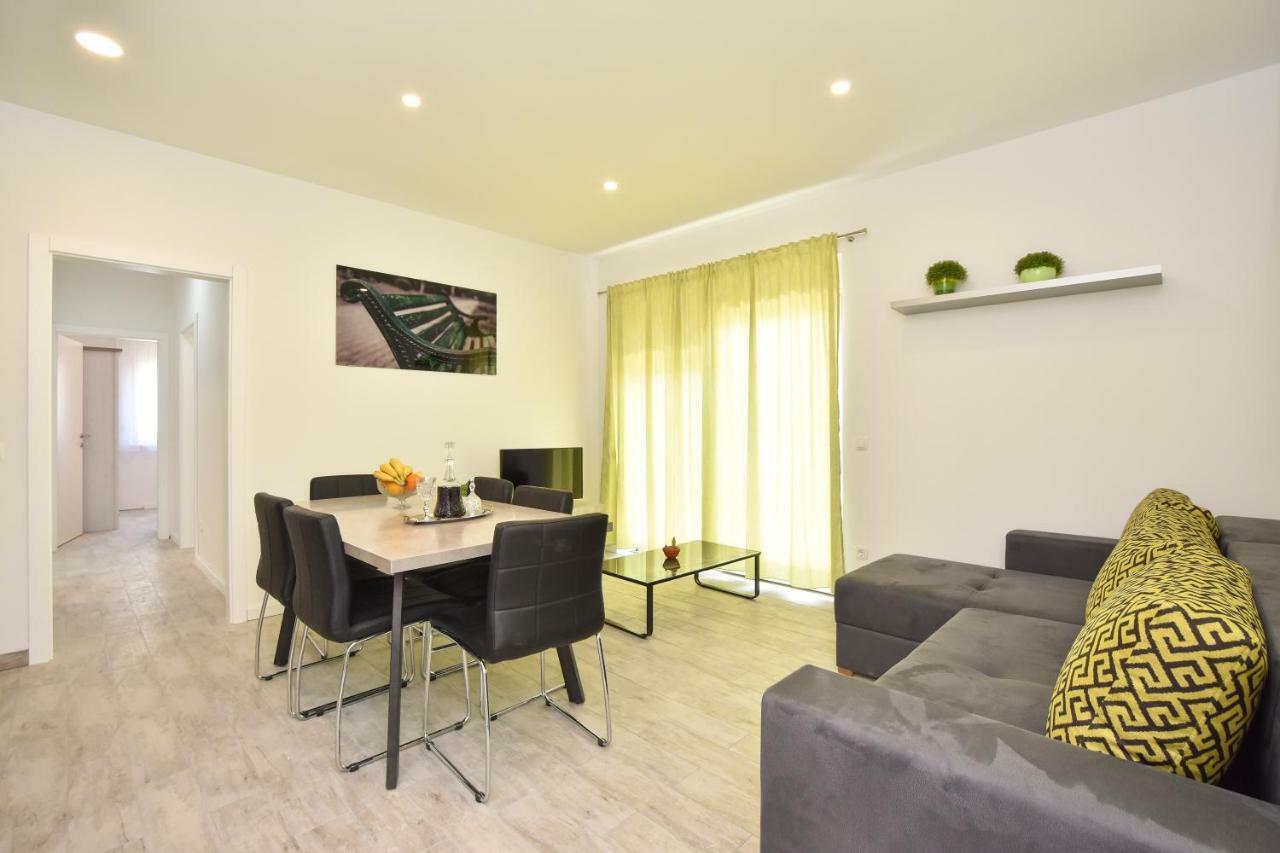 Apartmani Iva&Ante Dugi Rat Buitenkant foto