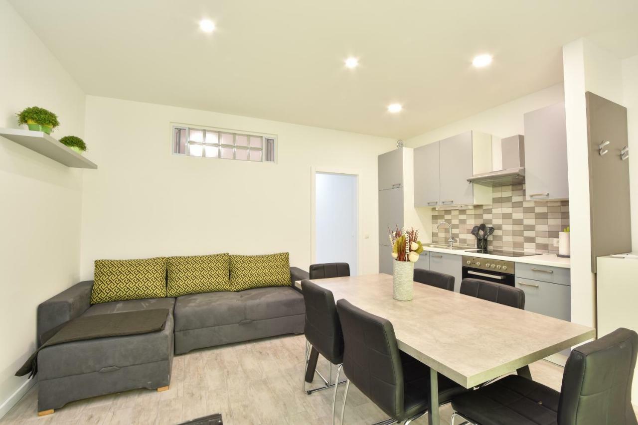 Apartmani Iva&Ante Dugi Rat Buitenkant foto